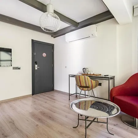Delightful Flat Near Hadrians Gate * Анталья