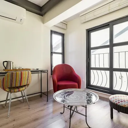 Delightful Flat Near Hadrians Gate Апартаменты Анталья