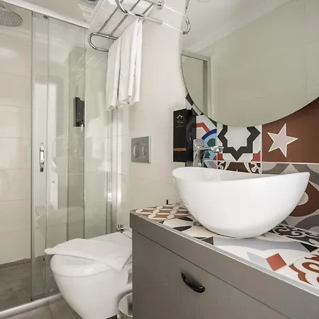 Delightful Flat Near Hadrians Gate Анталья
