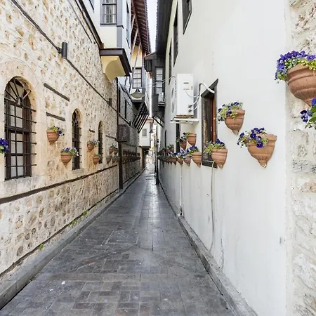 Delightful Flat Near Hadrians Gate شقة أنطاليا